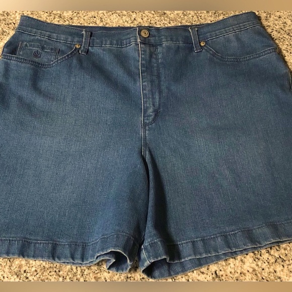 Gloria Vanderbelt Amanda Shorts All Around  Slimming Effect Size 18 - Picture 6 of 15